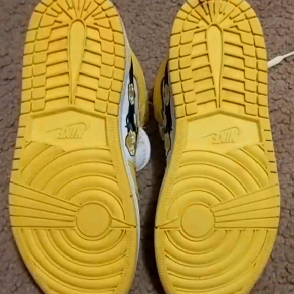 Only Wore Them a Couple Times and Out Grew Them. JORDAN 1 RETRO, FLORAL W/Y - Picture 1 of 5